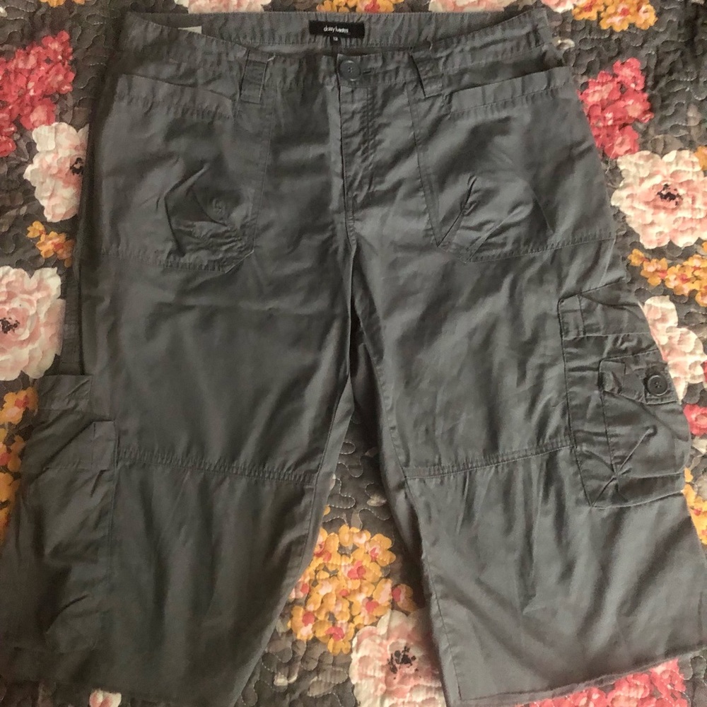 Daisy Fuentes cropped shorts